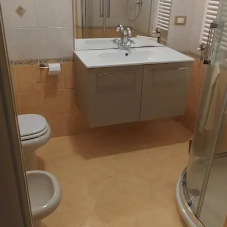 Maria Luminoso E Accogliente *