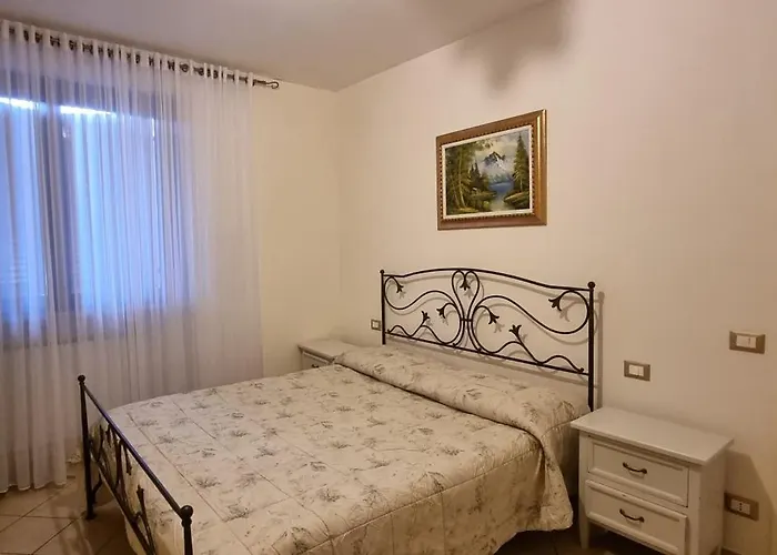 Maria Luminoso E Accogliente